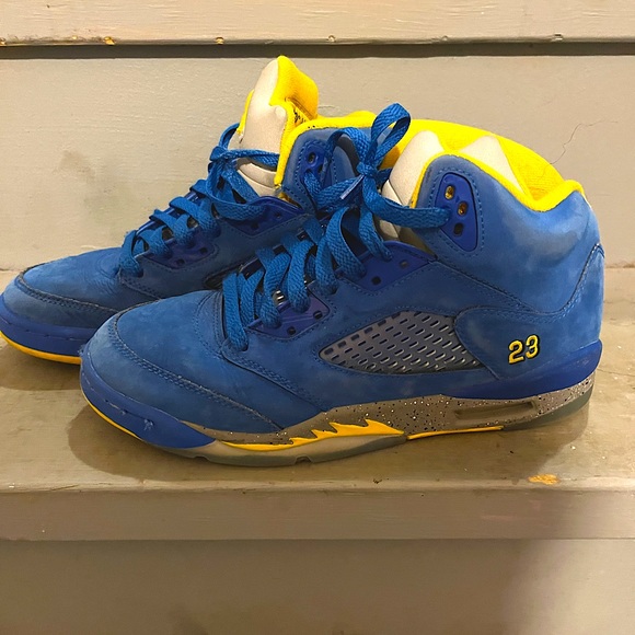 Jordan 5 Laney.  Never worn outdoors.  Worn a few times indoors in a gym. - Picture 1 of 6